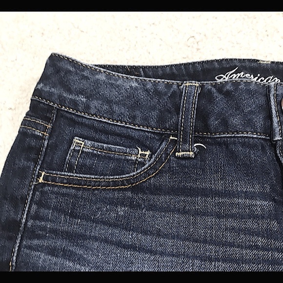 🆕🔥AMERICAN EAGLE REALLY CUTE DARK DENIM SHORTS& FITTED TO CONTOUR YOUR BODY!! - Picture 7 of 7